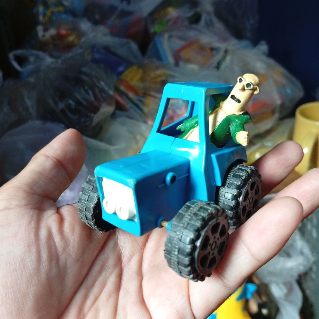 kfc toys chaki meal shaun the sheep farmagedon tractor