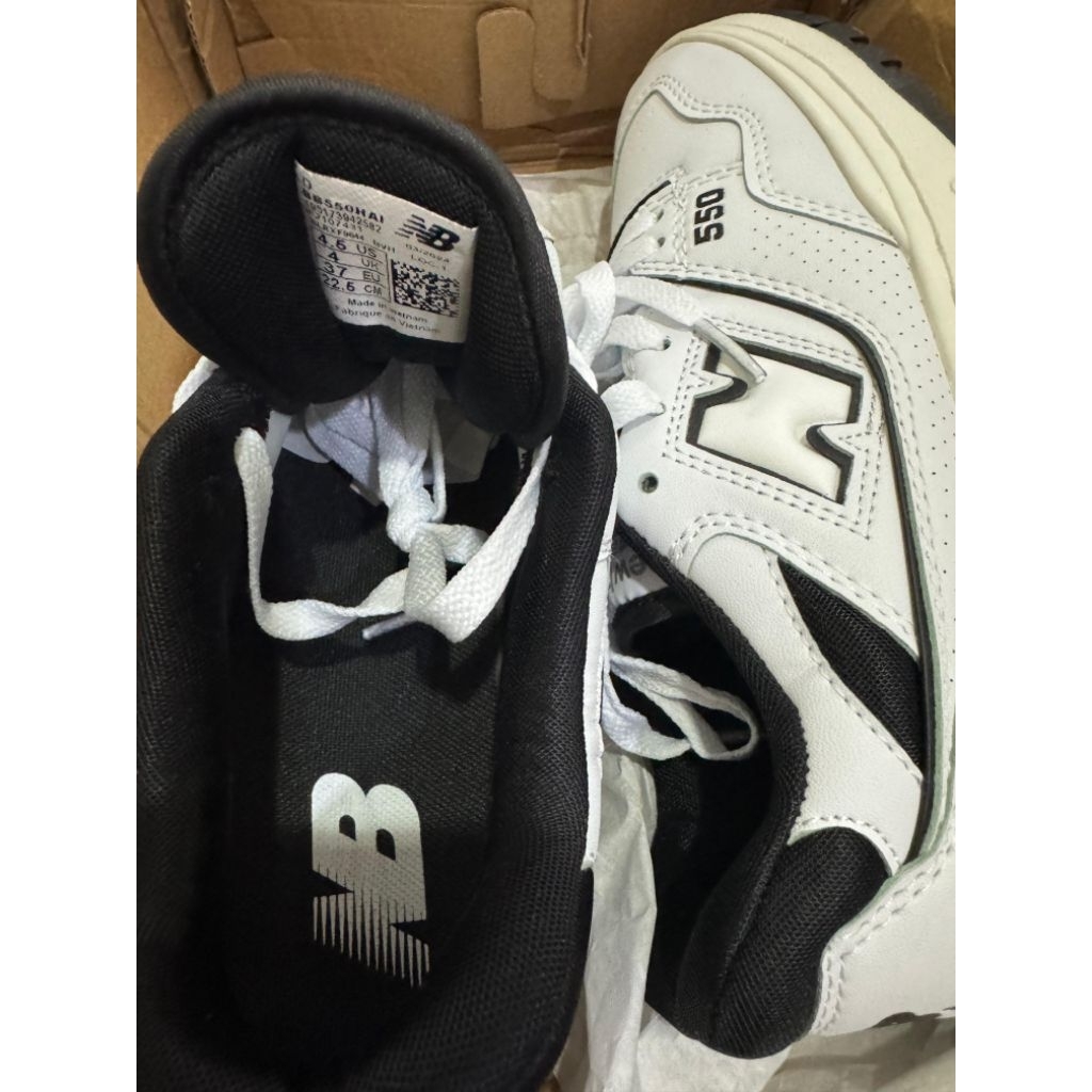 Preloved [New Balance] NB Sneakers 550 Sz 37 Black White ORIGINAL