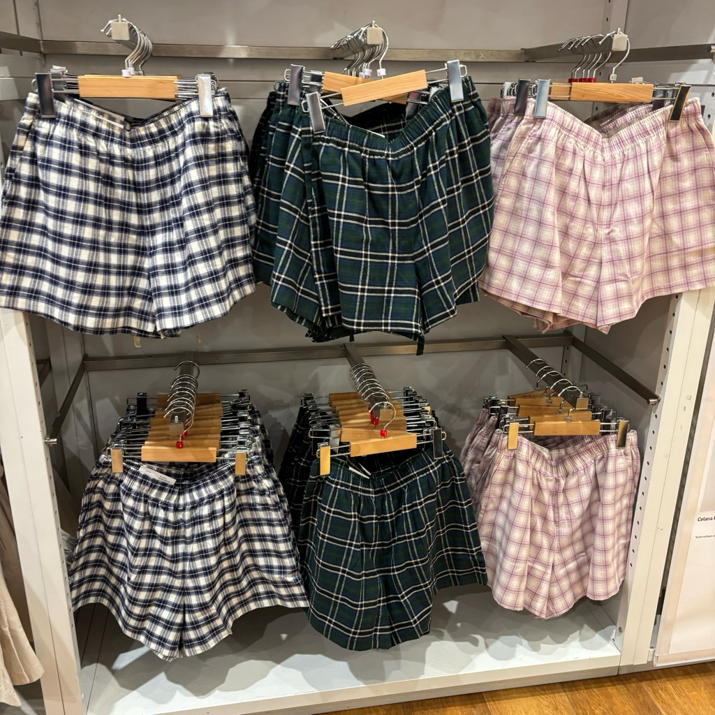 celana pendek flannel cewek uniqlo
