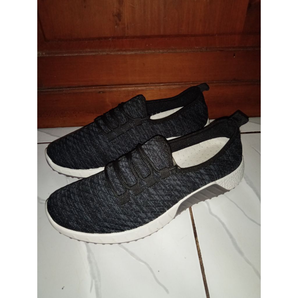 sepatu running Declan ori size 41