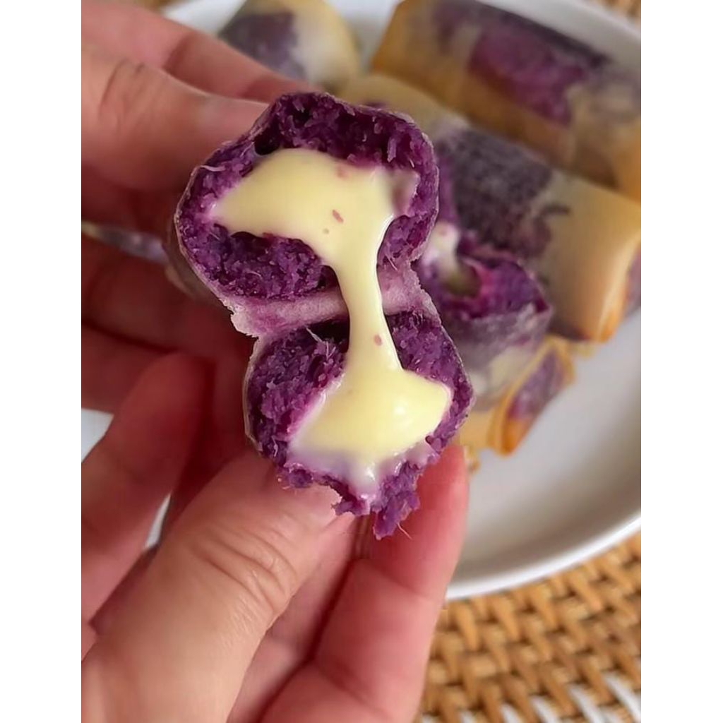 

lumpia ubi ungu keju mozarella isi 4 pcs