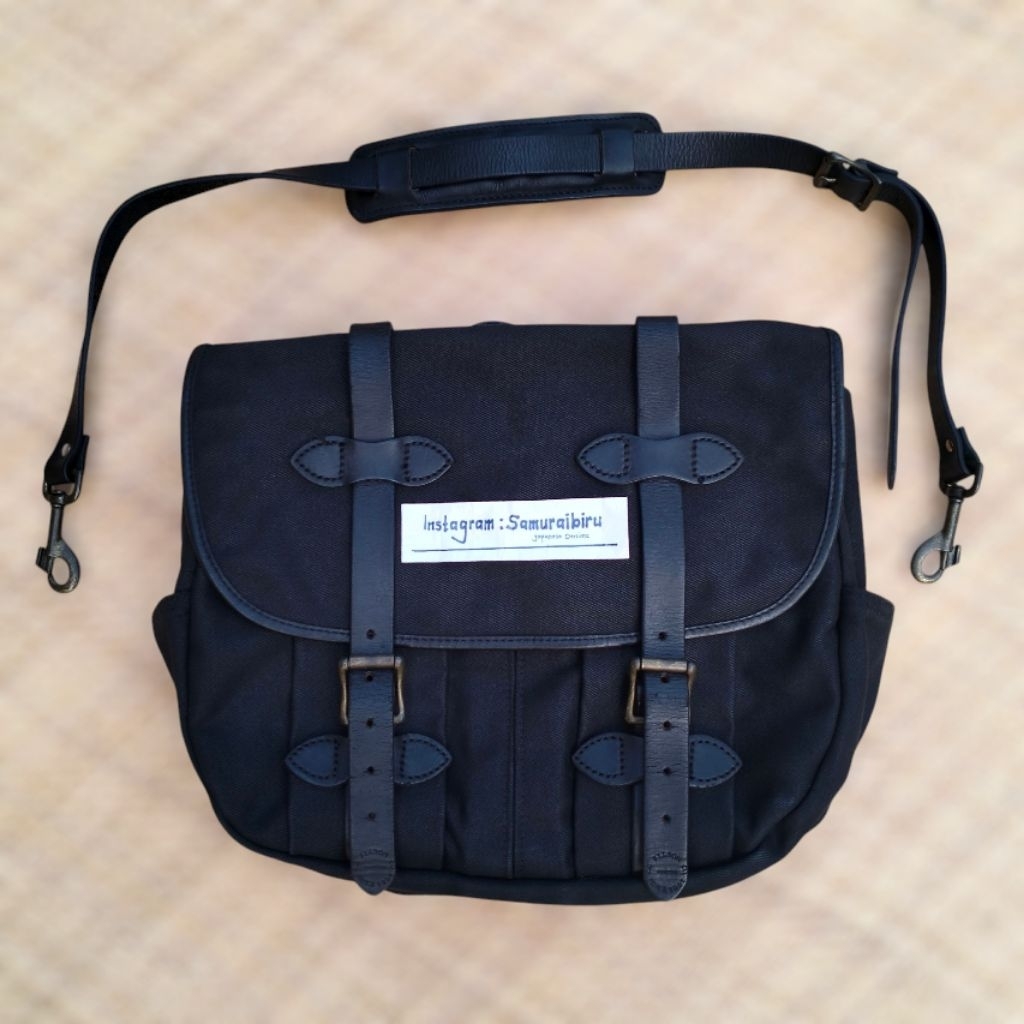 Filson medium field bag not Filson computer bag not Filson briefcase not filson bag filson small bag