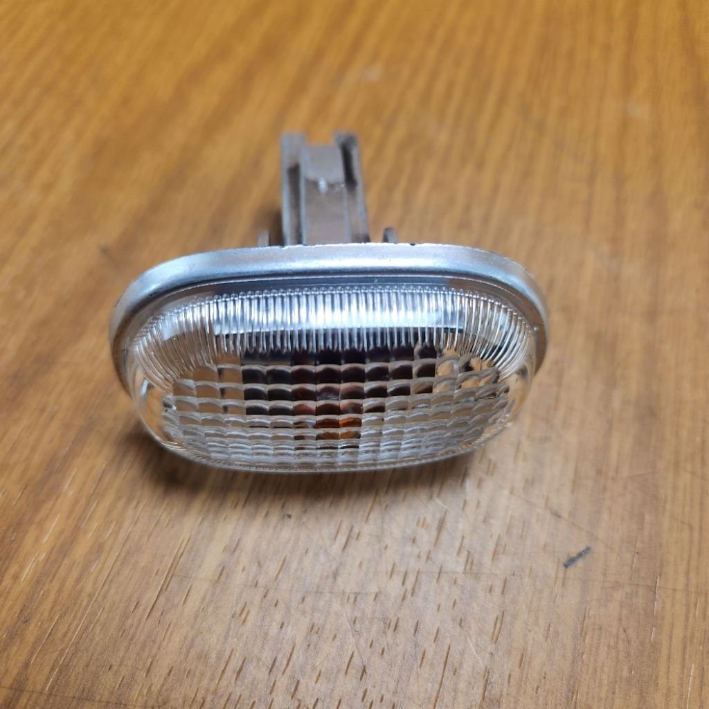 lampu sein putih fender daihatsu ceria