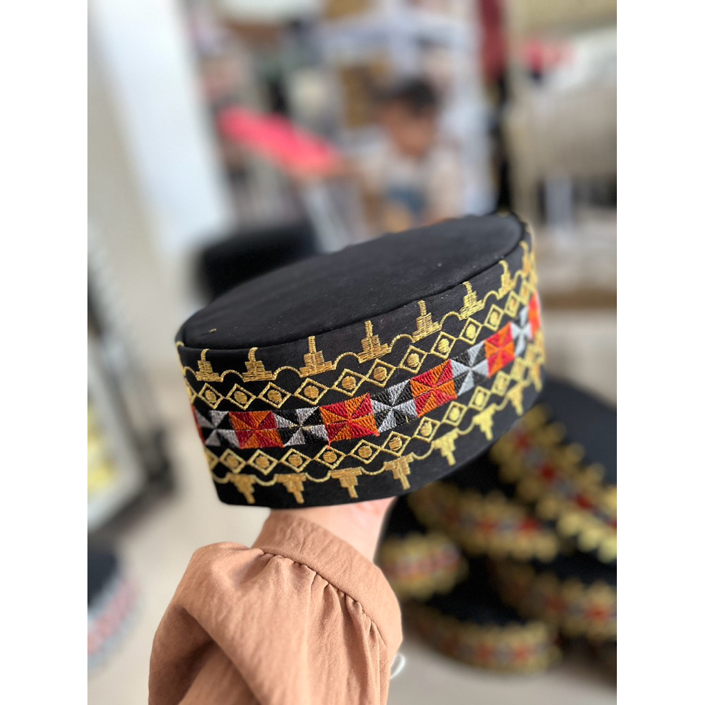 peci kopiah songkok topi tapis lampung cilugam celugam bordir pesisir kalianda lampung