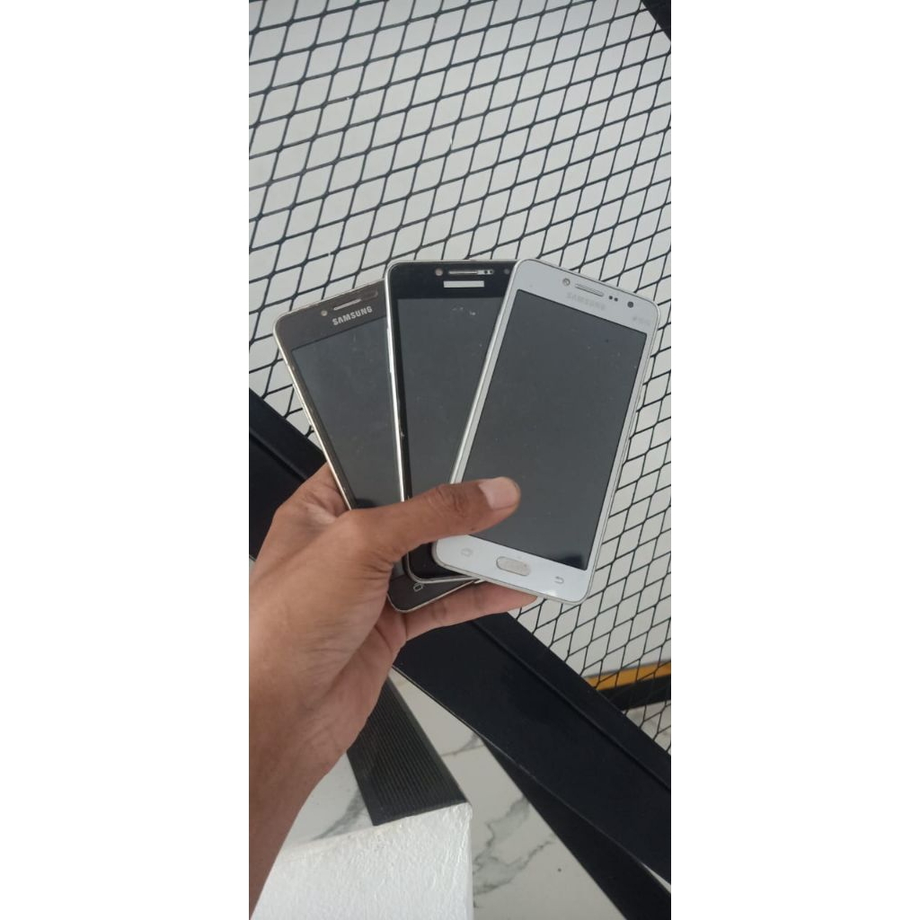 J2 prime mati total lcd dan touchscreen mulus normal