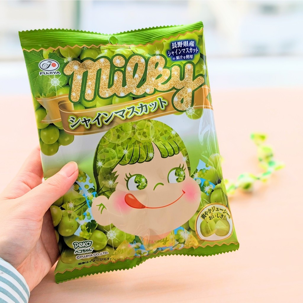 

Fujiya Milky – Shine Muscat Parfait Flavor Candy 62g