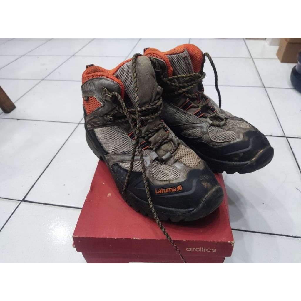 Lafuma sepatu oudoor