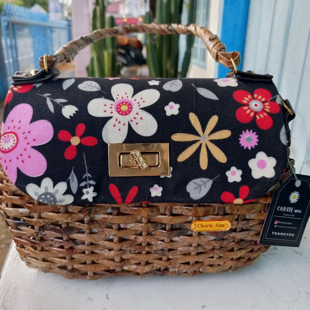 tas anyaman koran fleur ( Chorie ann )