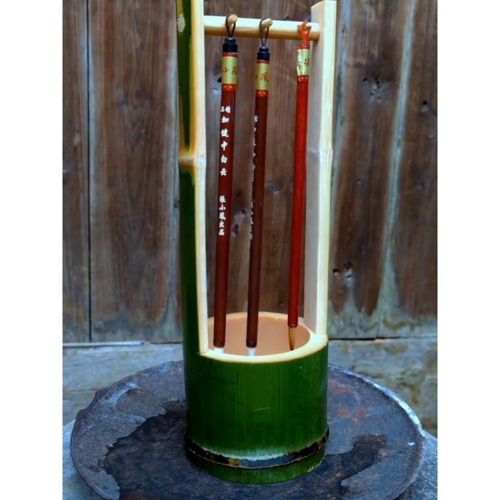 

Pot Wadah Atau Tempat Pena Dan Kuas Terbuat Dari Bambu ukuran 30-34cm