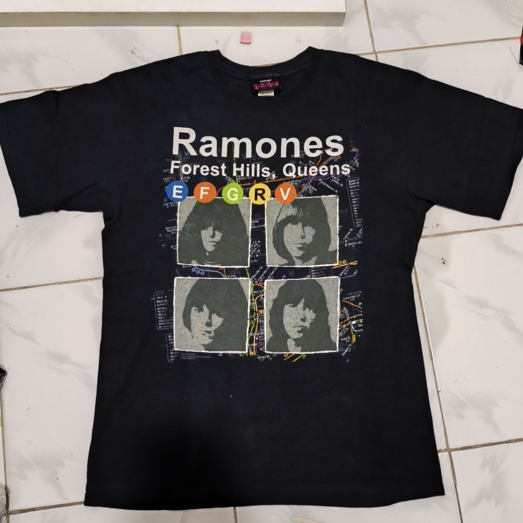 Ramones vintage original shirt  preloved  band punk  softstyle