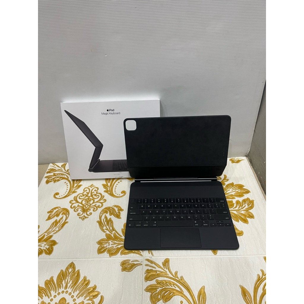 Apple Magic Keyboard iPad Pro 12.9 inch Second Mulus Like New