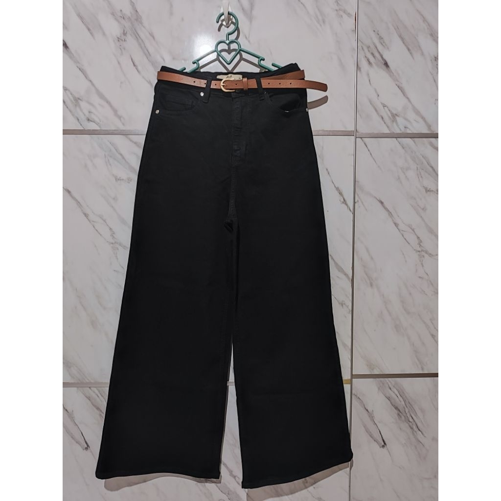 SALE....celana jeans model skena warna hitam pekat brand M & B Mischa Brandon