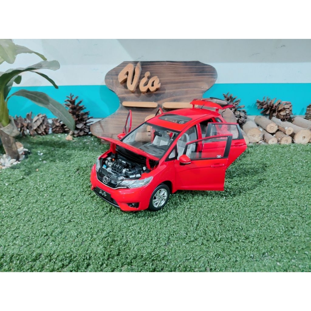 Diecast Miniatur Honda Jazz 2013 skala 1:18