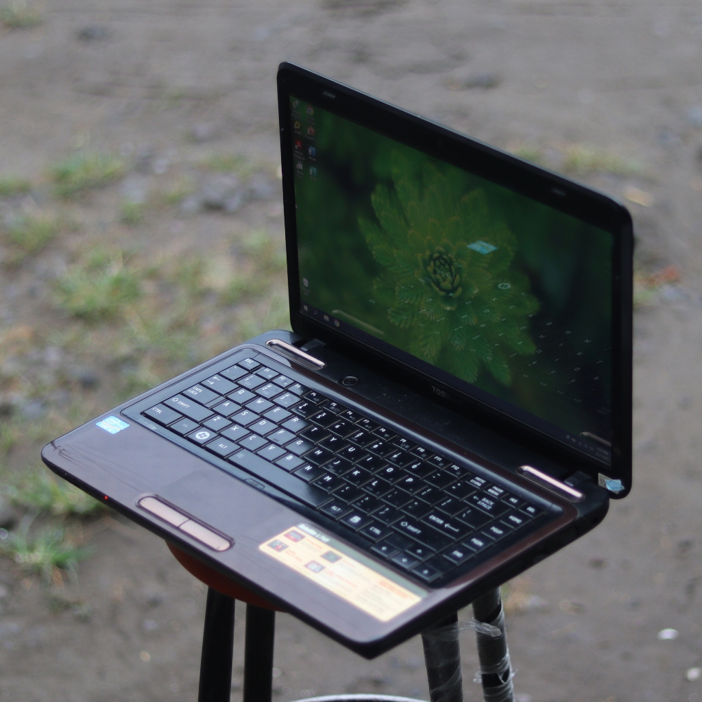 Laptop Toshiba L745 Core i5 Normal Tinggal pakai Siap kerja