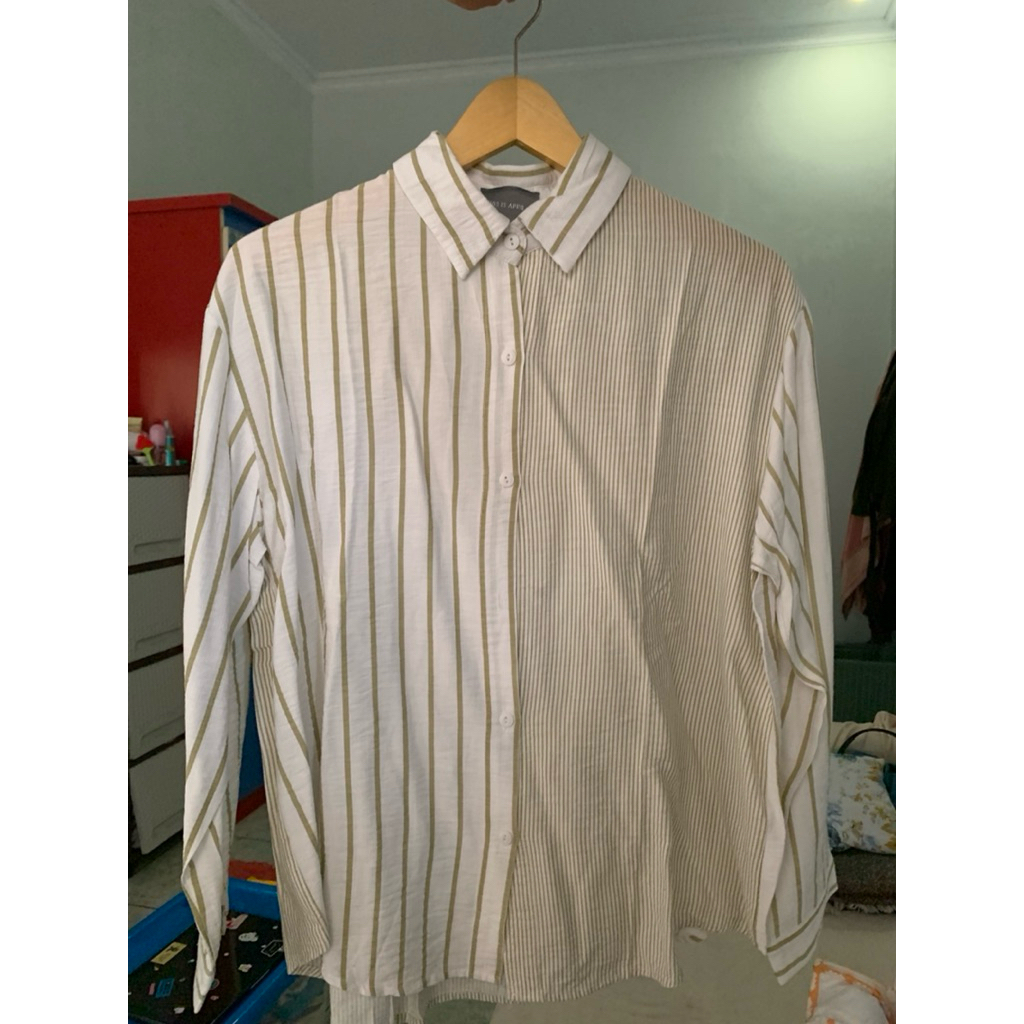 Preloved - Kemeja THIS IS APRIL