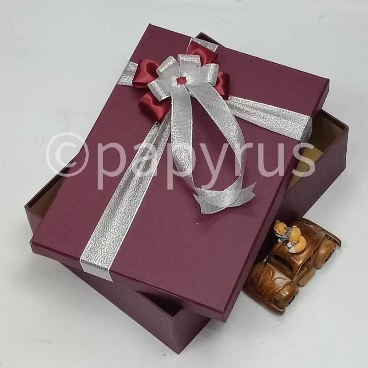 

PAPYRUS 25x35 Tinggi 8cm Kotak Kado Gift Box Hardbox Hampers Hadiah V1