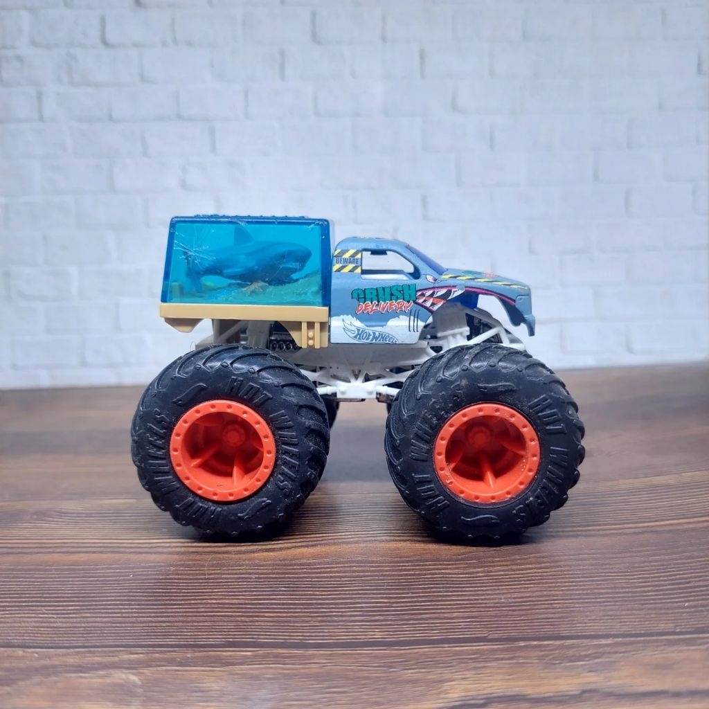 Jual Mainan Mobil Hot Wheels monster truck Crush delivery monster trucks