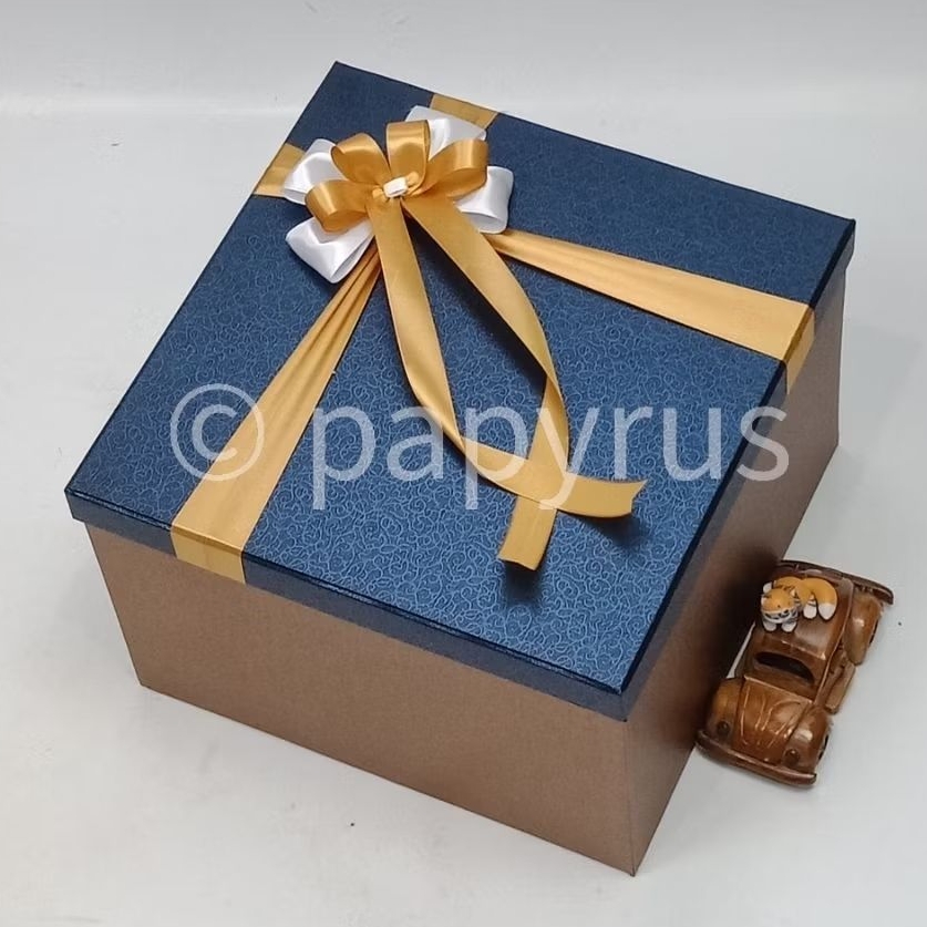 

PAPYRUS Kombinasi 30x30 Tinggi 20cm Kotak Kado Gift Box Hardbox Hampers V2
