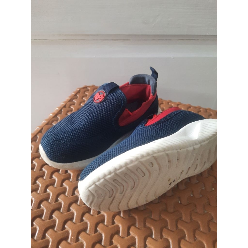 sepatu anak bata
