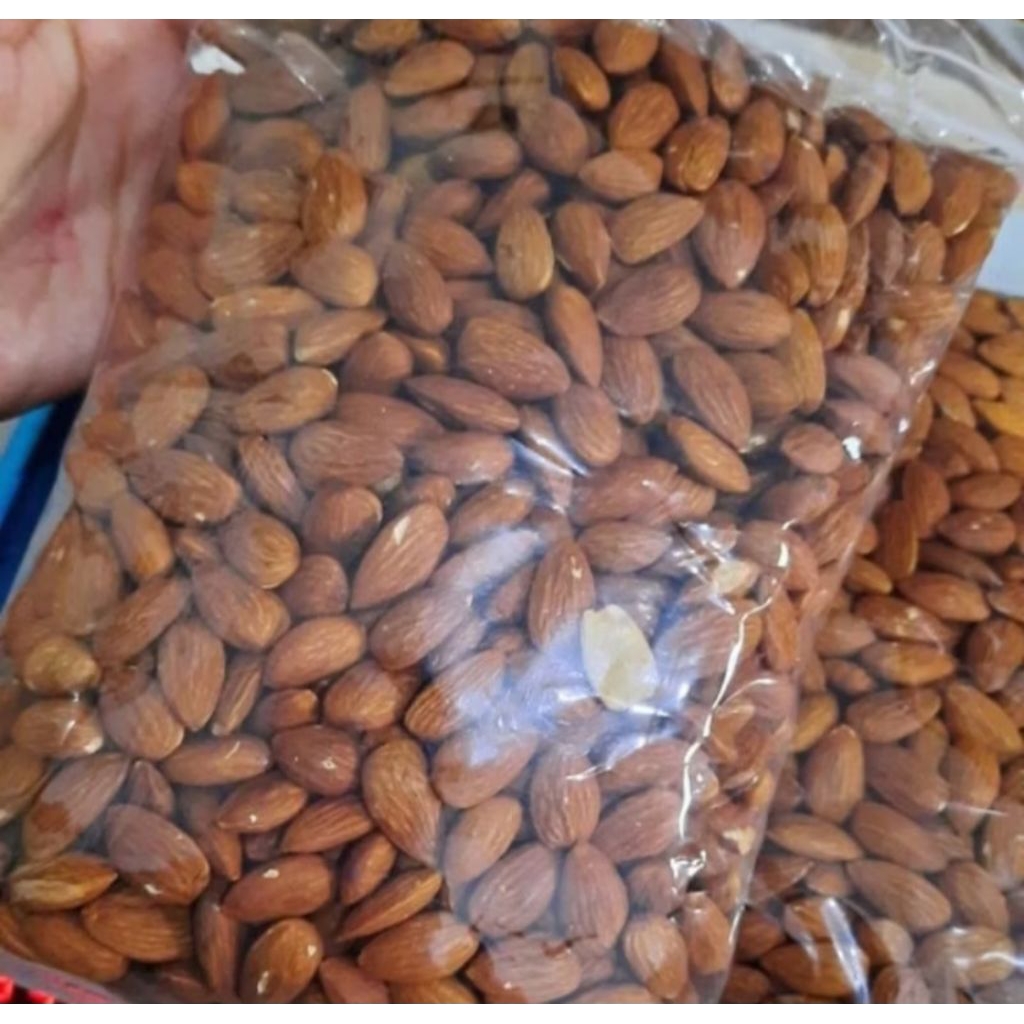 

kacang almond