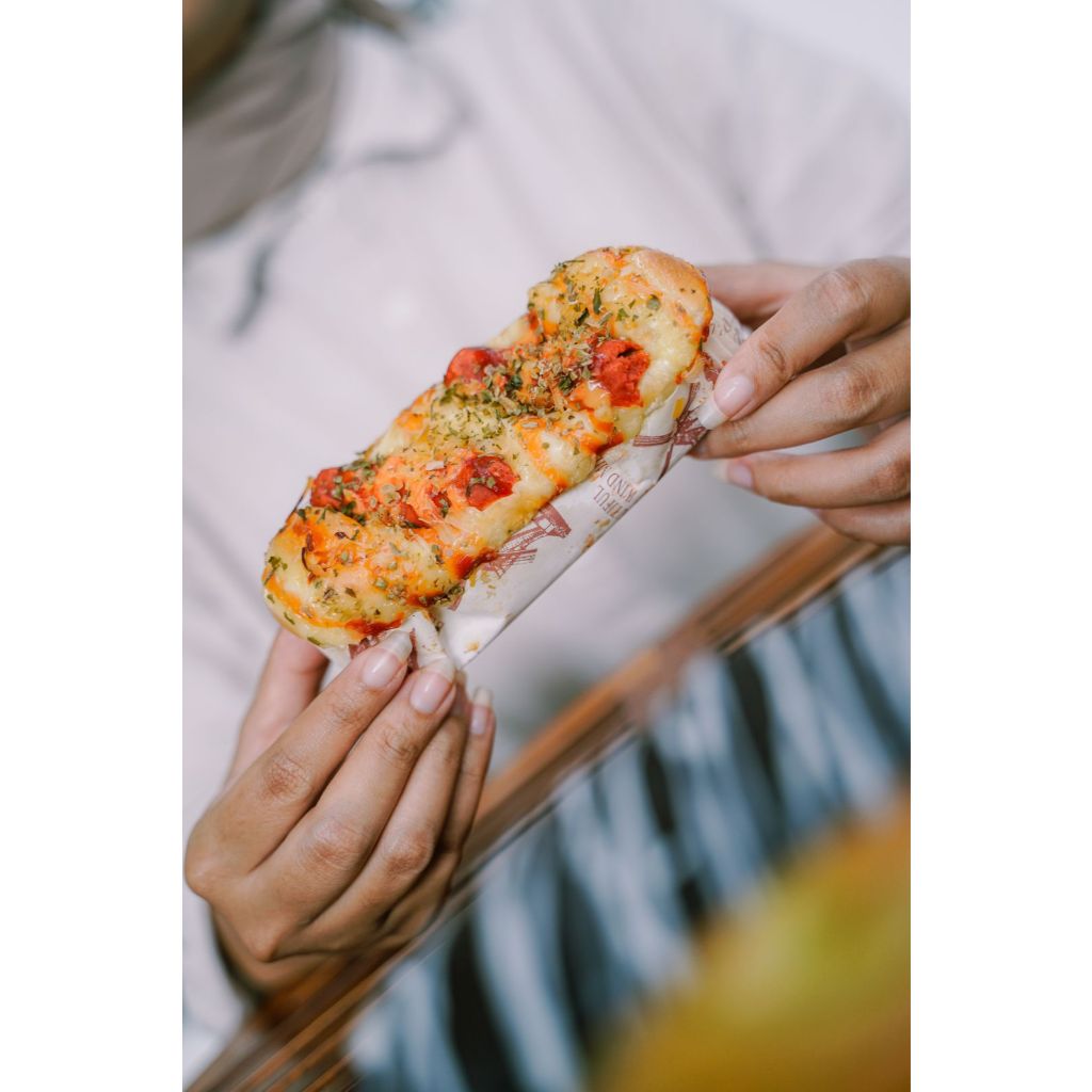 

Roti Manis Saussage Boat