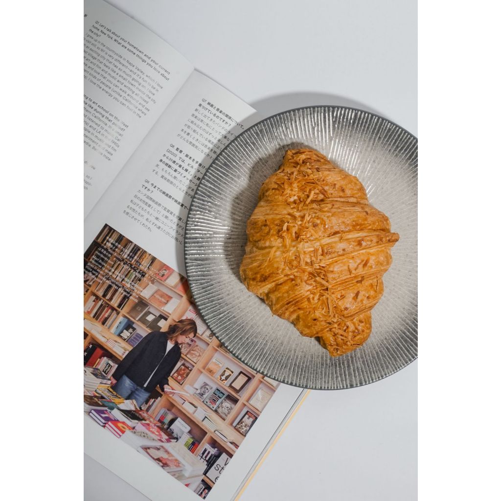 

Croissant Cheese (Croissant dengan isisan dan taburan keju)