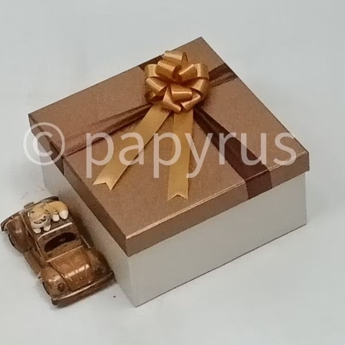 

PAPYRUS Kombinasi 20x20 Tinggi 10cm Kotak Kado Gift Box Hardbox Hampers V1