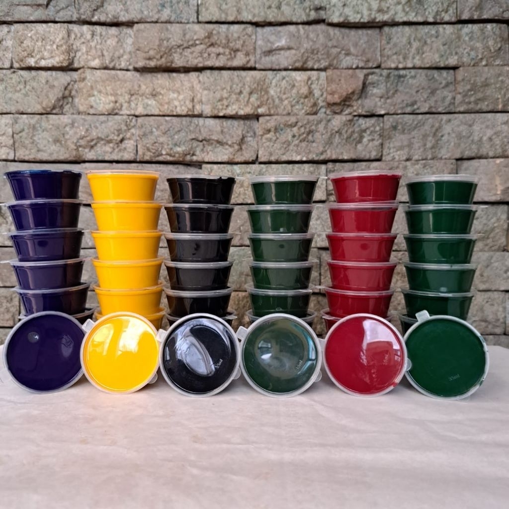 

Tinta/Cat Cemani Toka untuk Layangan