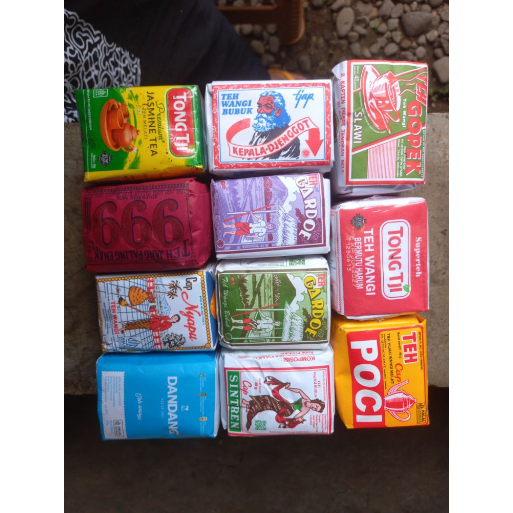 

Teh Khas Solo/Teh Tubruk khas Solo/Teh Wedangan Angkringan Solo