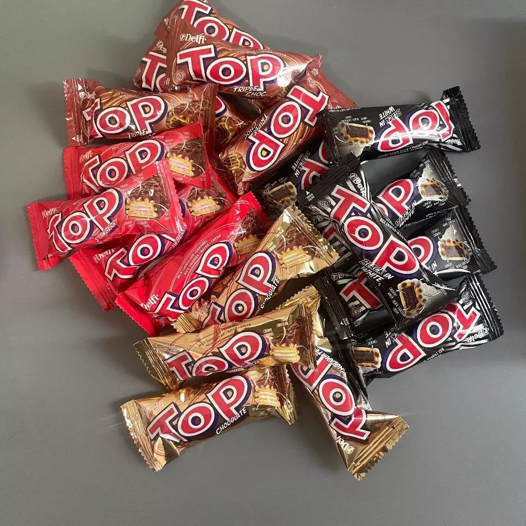 

Delfi Top Wafer Box Coklat/Black in White/Triple Choc - 1 Box 24pcs Snack Grosir