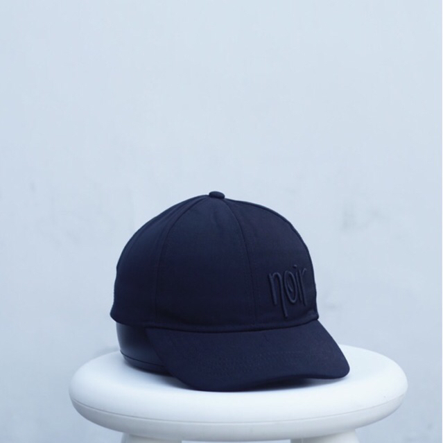 Rubi Noir side logo cap