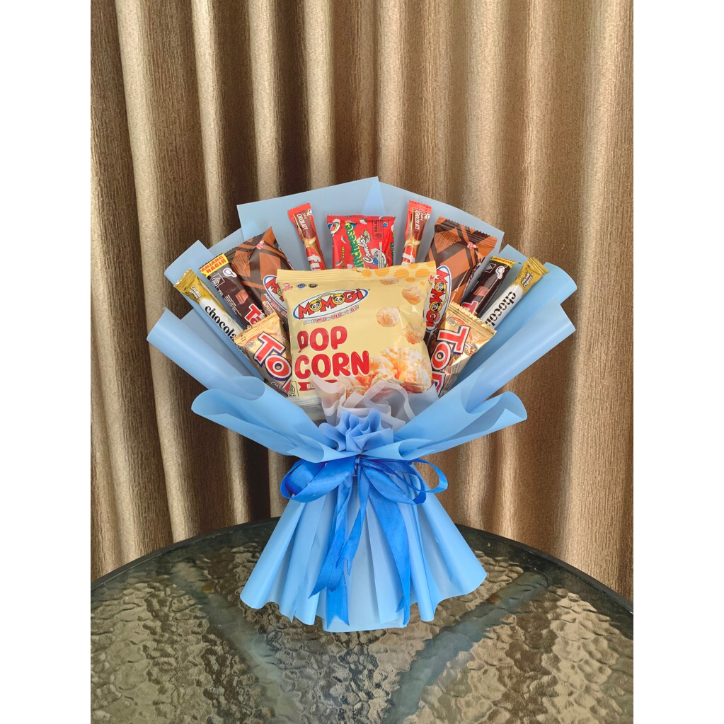 

Buket snack / Snack Bouquet / Buket jajan / Buket ekonomi murah terjangkau / Hadiah ulang tahun / Hadiah wisuda