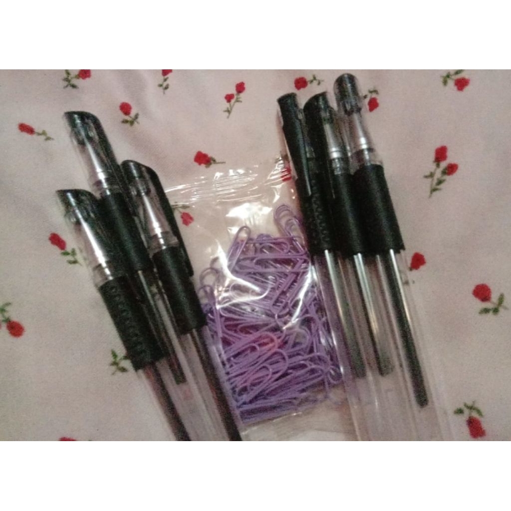 

Pulpen Gel Hitam Murah dan Berkualitas Cocok untuk sekolah, kantor, atau kebutuhan sehari-hari