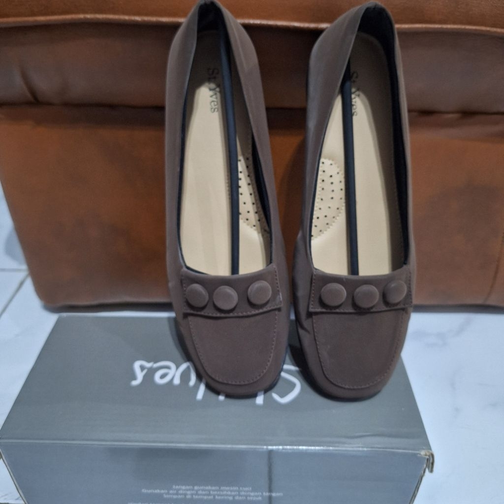 Preloved Sepatu Kerja / Flat Shoes St Yves