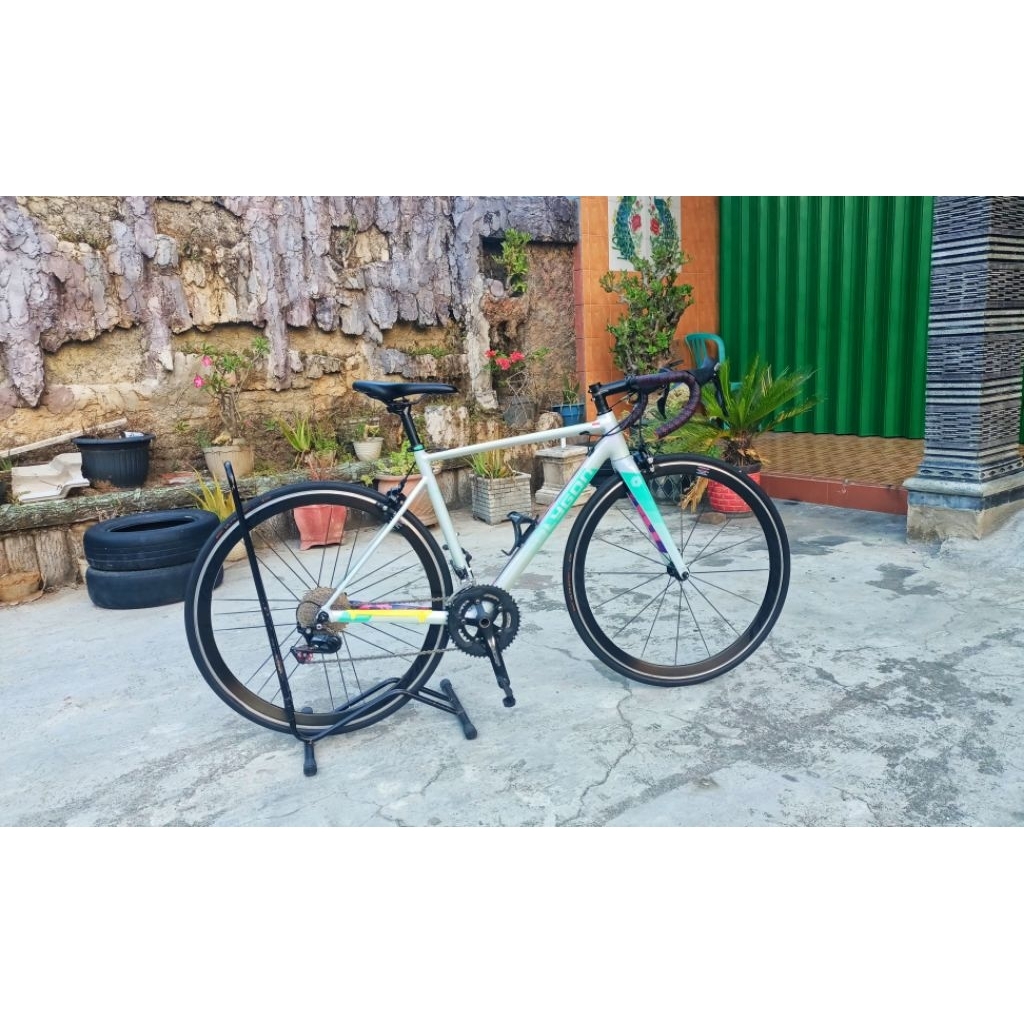 roadbike Polygon strattos S5 rims 2022 second