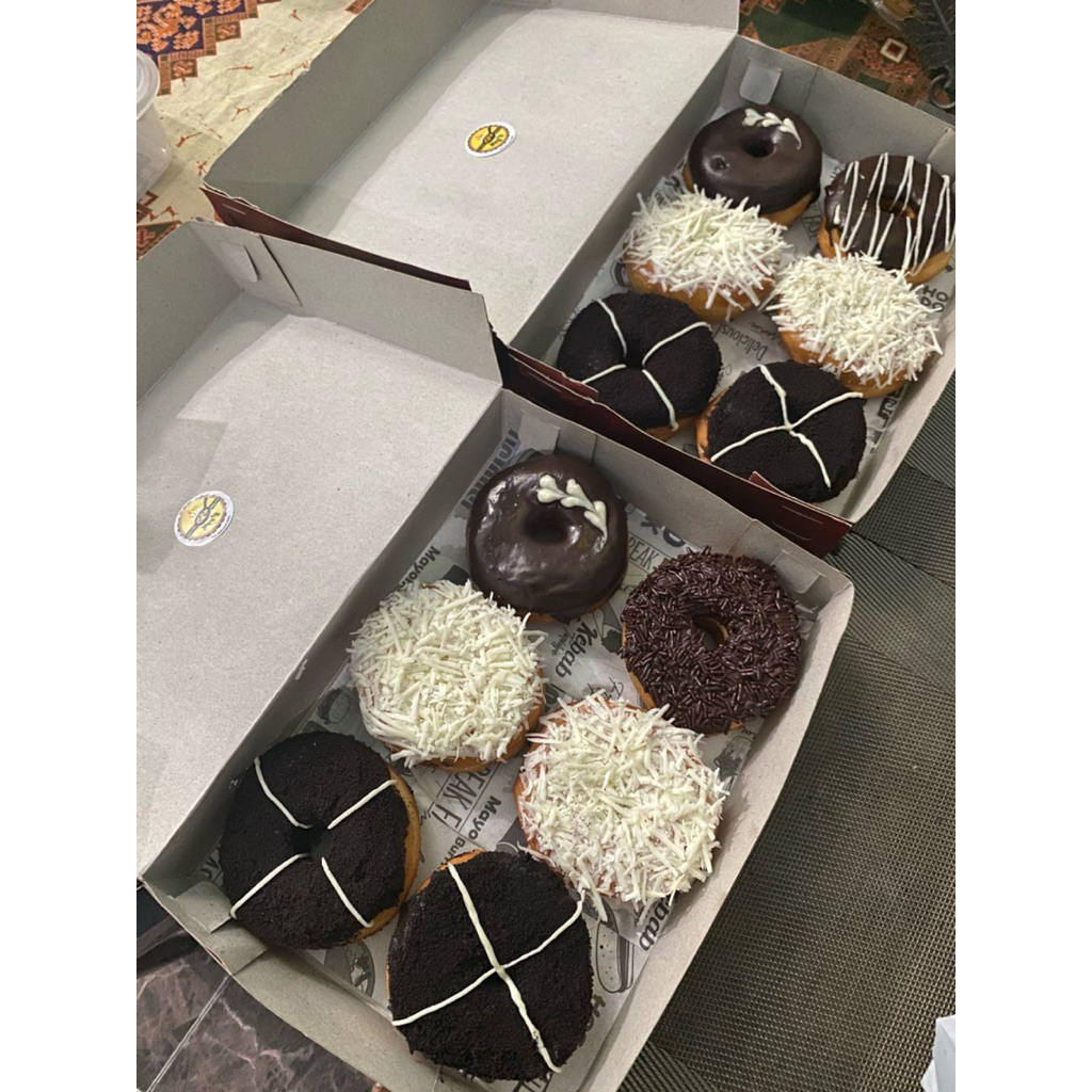 

Donat kentang varian coklat keju siap makan 1box isi 6pcs uk 9-10cm