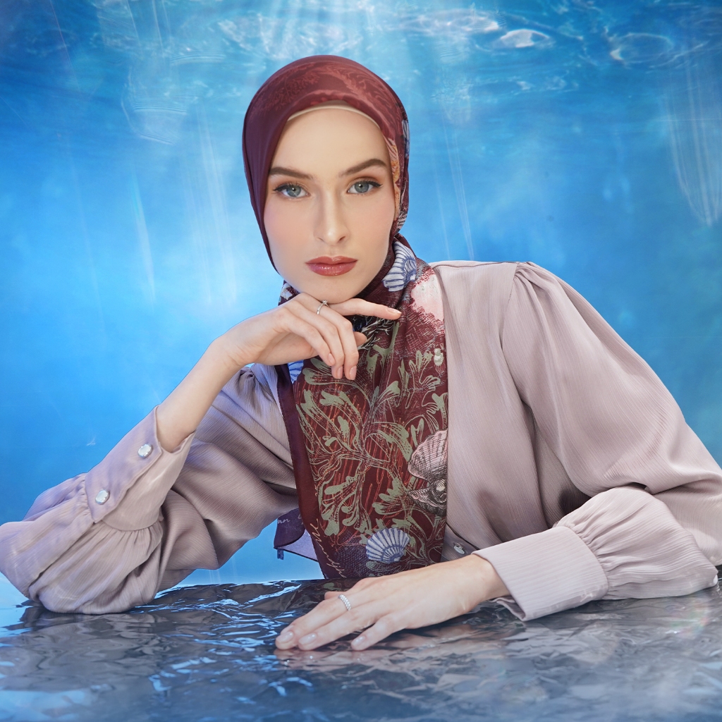 MANDJHA OCEANA MAROON SCARF - Hijab Jilbab Segi Empat Merah Marun Burgundy Motif Samudera by IVAN GU