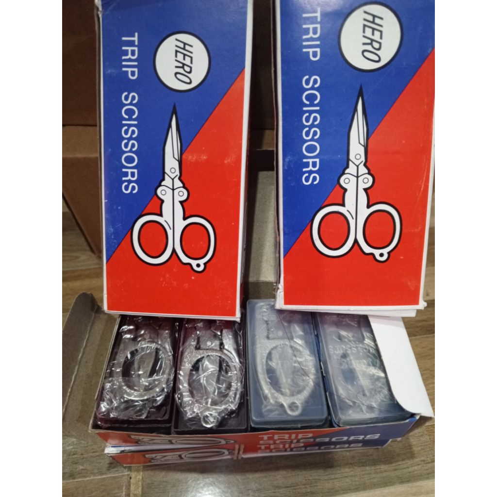 

(ISI 12PCS) GUNTING LIPAT UKURAN KECIL HERO TRIP SCISSOR