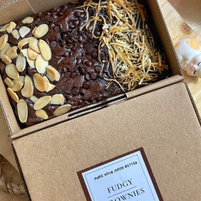 

FUDGY BROWNIES samarasnack