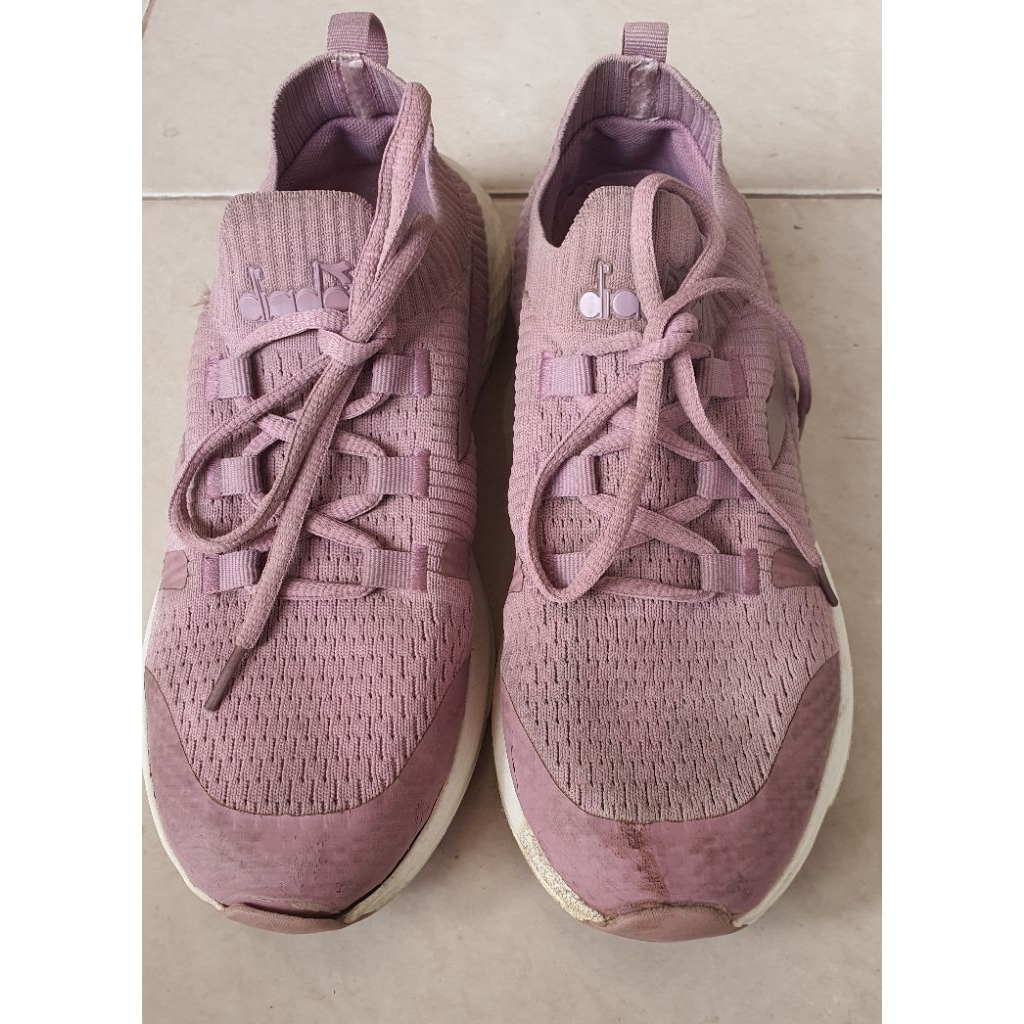 sneaker diadora original,sepatu olahraga,sepatu diadora,diadora second,sepatu cewe,sepatu lari