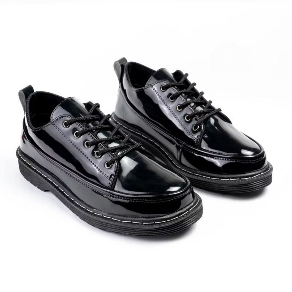 Sepatu Pantofel Docmart Pria Tali Kulit Sintetis Hitam