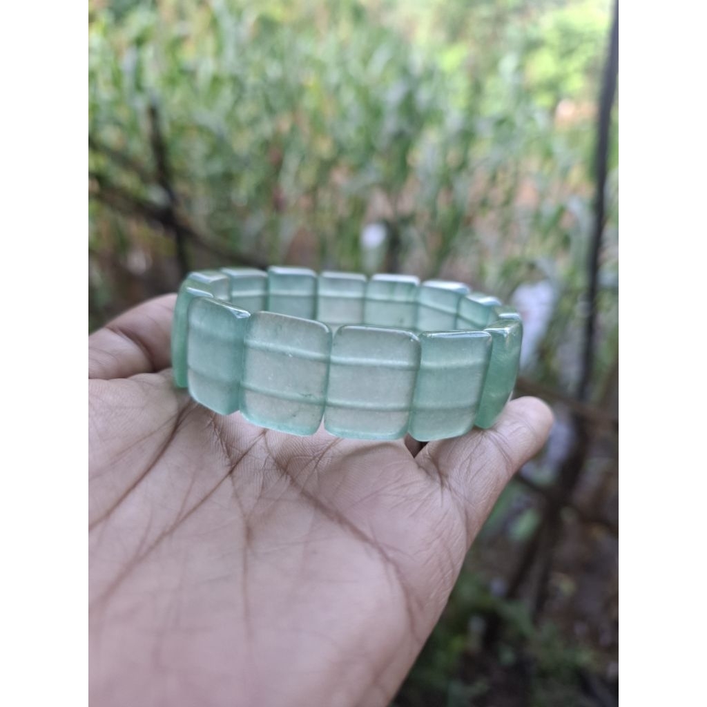 Gelang giok muda bangle kotak.