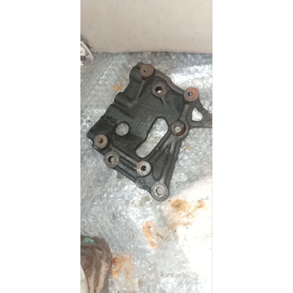 breket AC daihatsu charade classy winner g102