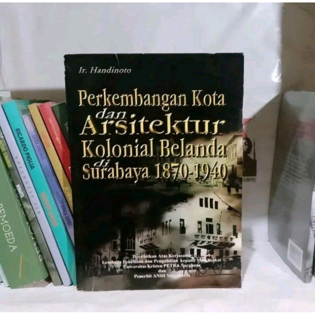 Arsitektur dan Kota-kota di Jawa pada Masa Kolonial | Handinoto | Ekonomi Indonesia 1800 - 2010: Ant