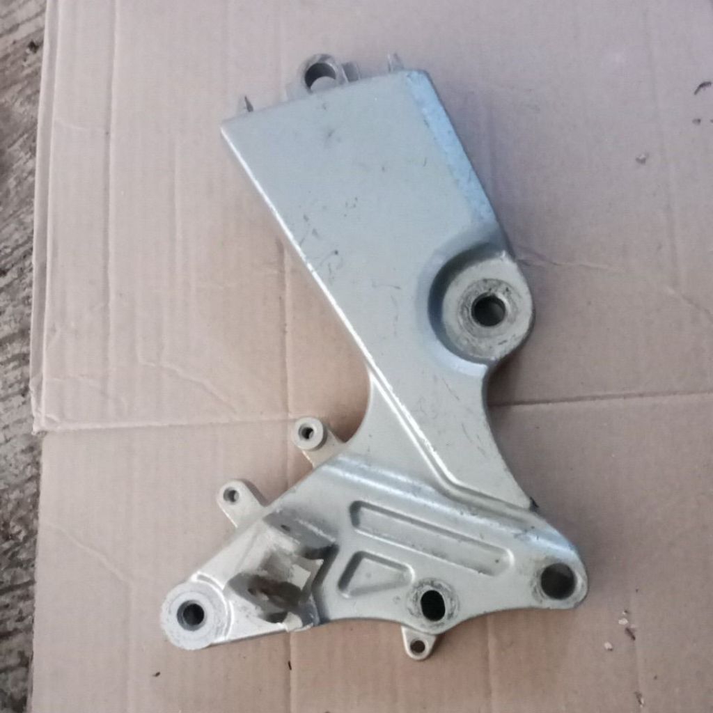 step pijakan kaki depan kanan Byson original copotan motor
