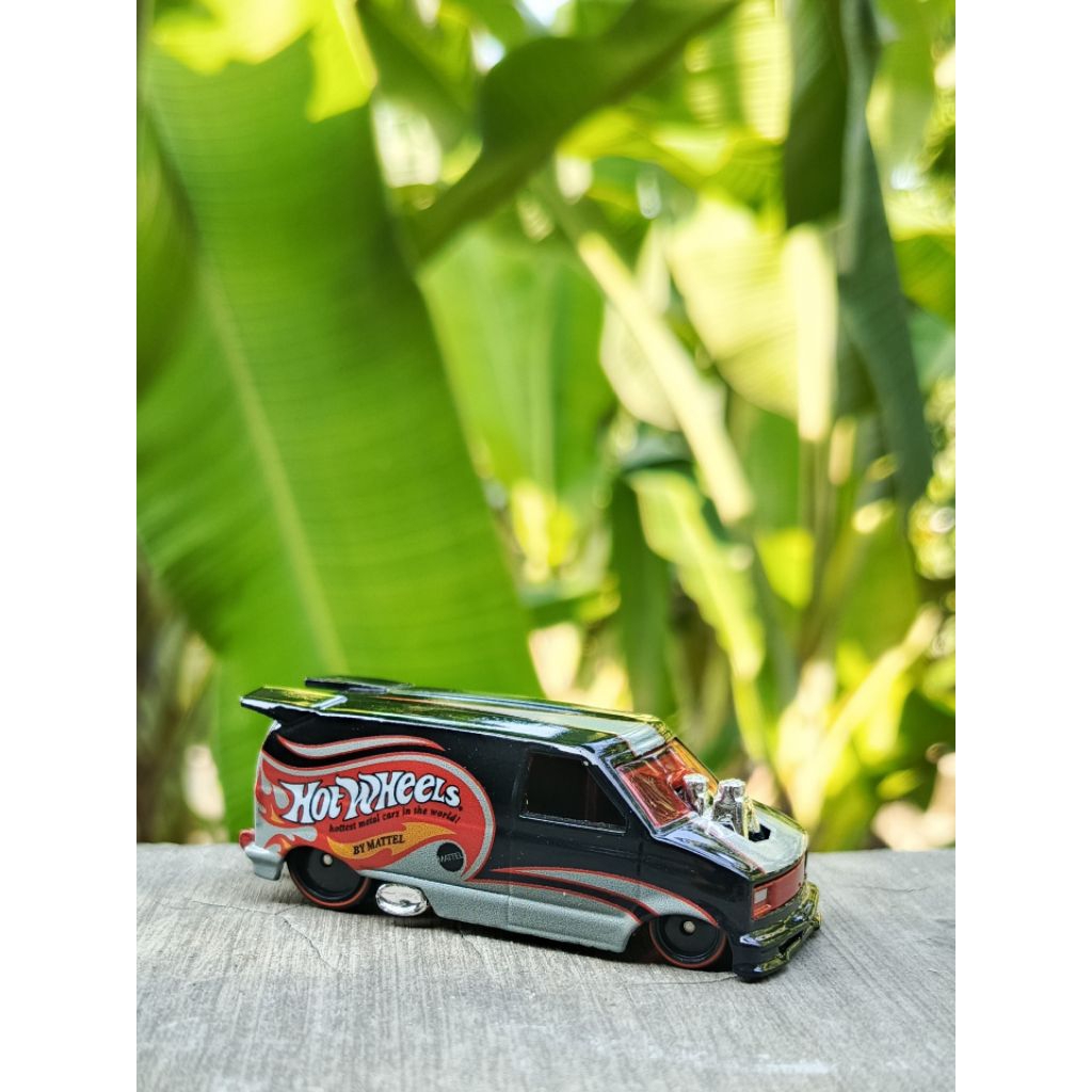 Hot Wheels Premium Chevy Astro Van - Loose