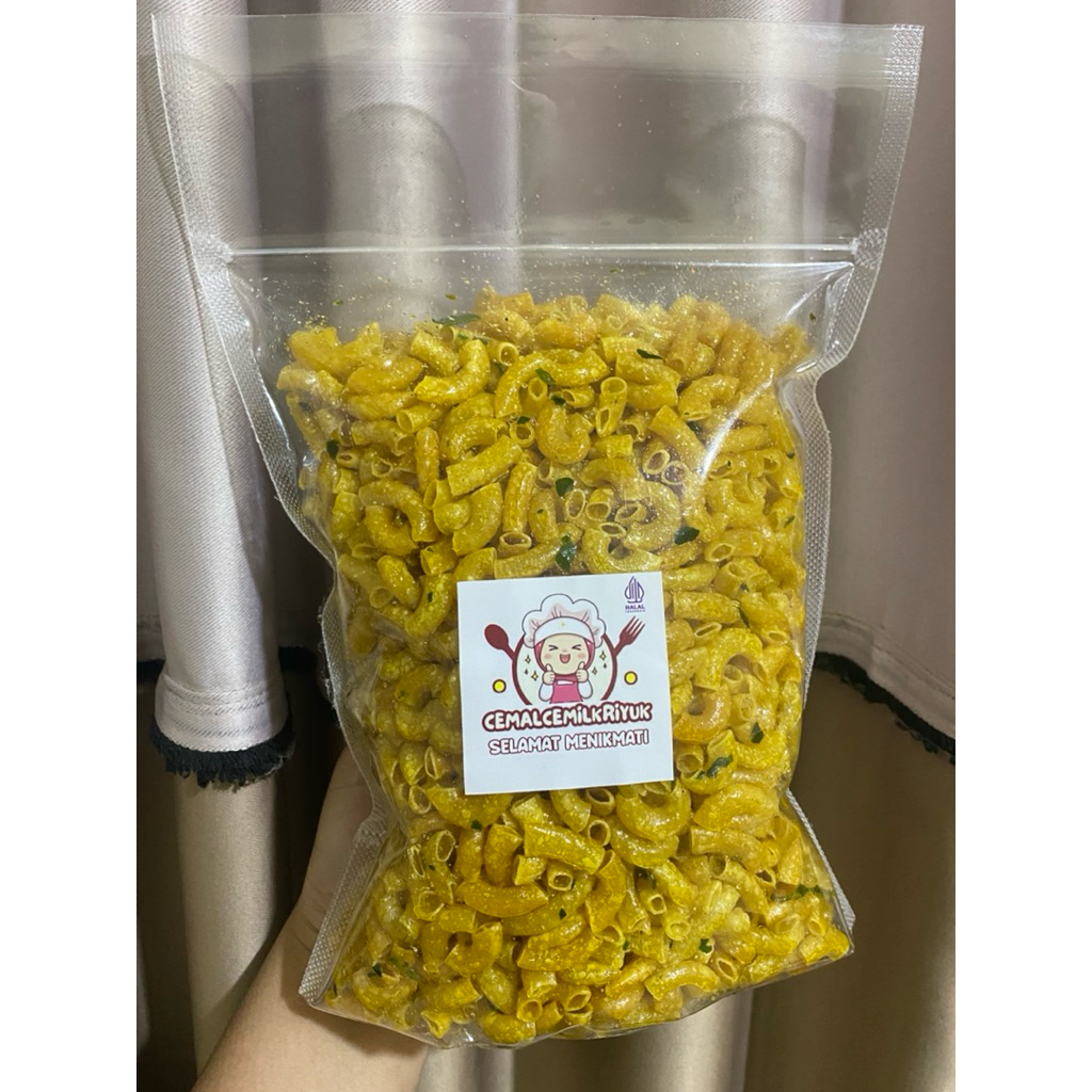

Cemilan Makroni Kering Gurih Asin Rasa Daun Jeruk 500gram
