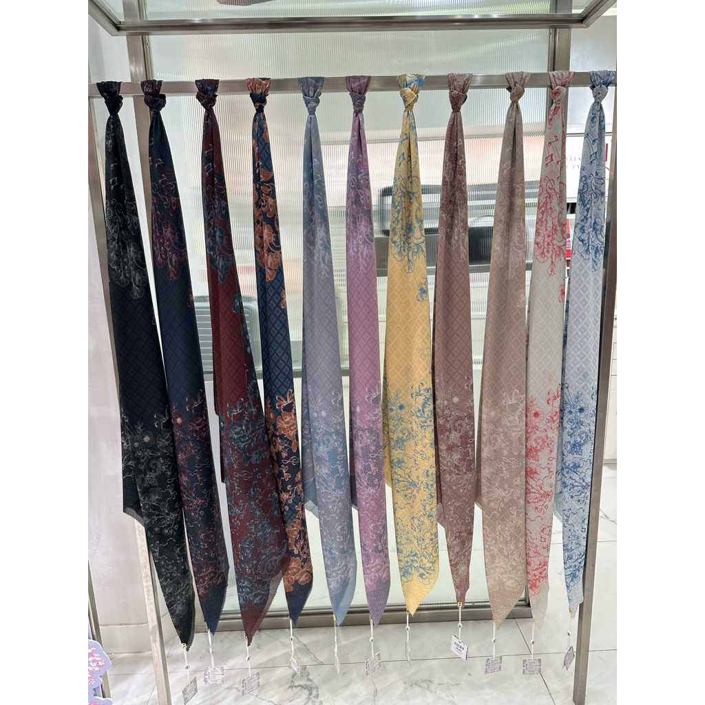 Nada Series 3 Buttonscarves