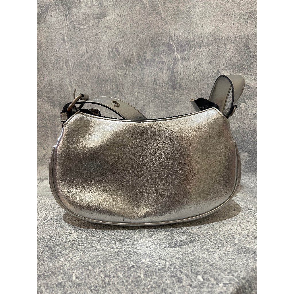[Preloved] Beliya Soyu Slingbag Silver
