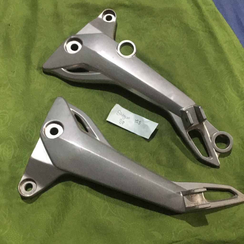 COD Rear Footstep Braket Footrest Dudukan Footstep Belakang R/L SHOGUN 125 SP UNIVERSAL